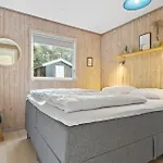 2 Bedroom Awesome In 別荘 Farsø