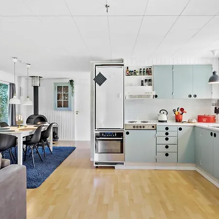 2 Bedroom Awesome In Holiday home