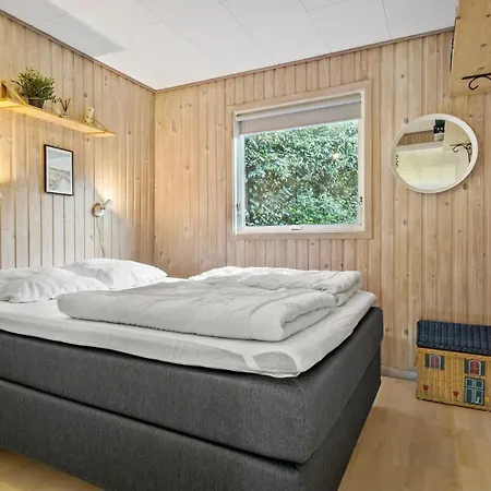 Dom wakacyjny 2 Bedroom Awesome In