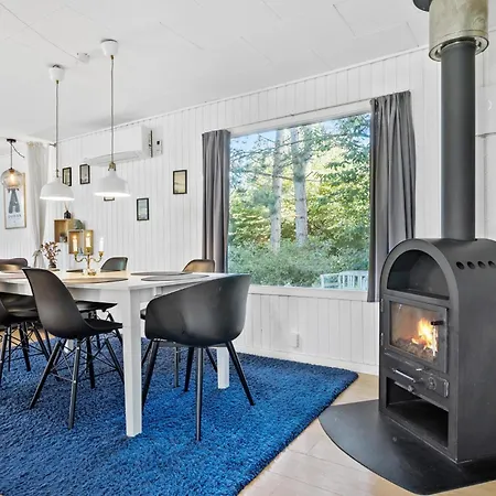 2 Bedroom Awesome In Dom wakacyjny Farsø