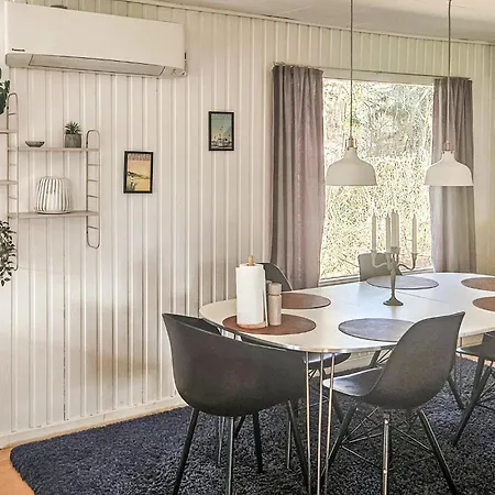 2 Bedroom Awesome In Feriehus *