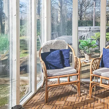 2 Bedroom Awesome In Dom wakacyjny